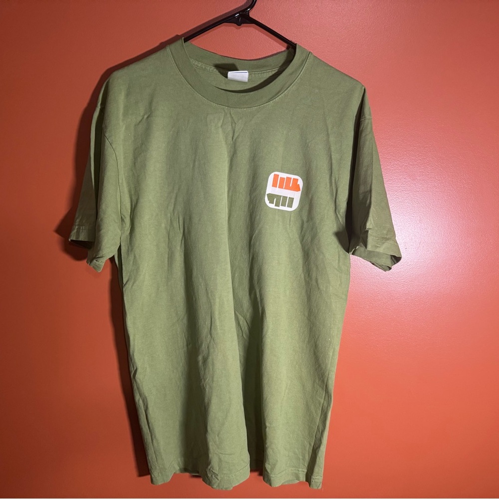 Undefeated t shirt sz Medium M